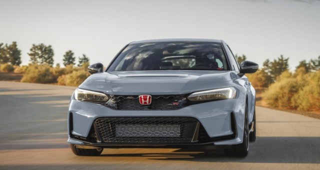 Honda Civic Type R sắp thành hàng sưu tầm tại Việt Nam: Chỉ còn 10 chiếc, giá gần 3 tỷ đồng
